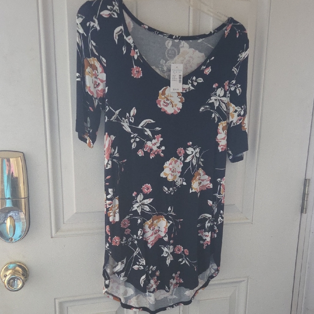 Maurices Black Floral Short Sleeve Top